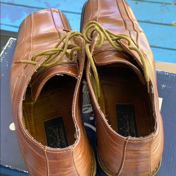 Men Shoes - Picture 3 of 4